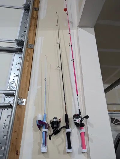 Fishing Pole Holder Wall Mount Any Size – Angelrutenhalter Wandmontage Rutenständer Fischerzubehör Angelzubehör by HC3D Produktbild