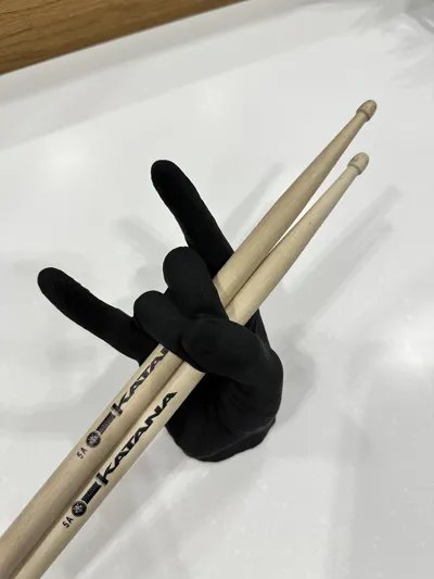 Rock Hand Devil Horns Drumsticks Holder – Rock-Hand-Zubehör Teufelshörner-Halter Schlagzeugständer Musik-Accessoire Band-Equipment by HC3D Produktbild