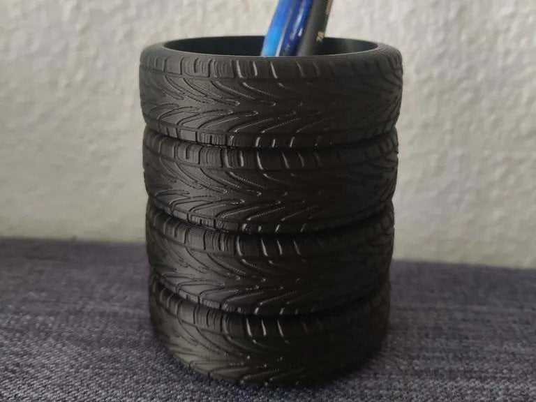 Tire Stack Pen Holder – Stifteschale Stifthalter Desk Organizer Schreibwarenhalter Büroaccessoire by HC3D Produktbild